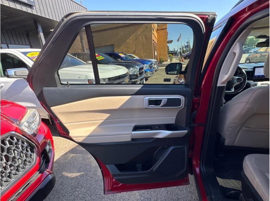 2023 Ford Explorer XLT - Photo 17