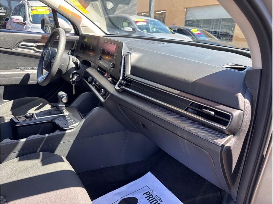 2025 Kia Sportage LX - Photo 10