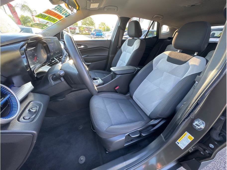 2024 Chevrolet Trax LS - Photo 18