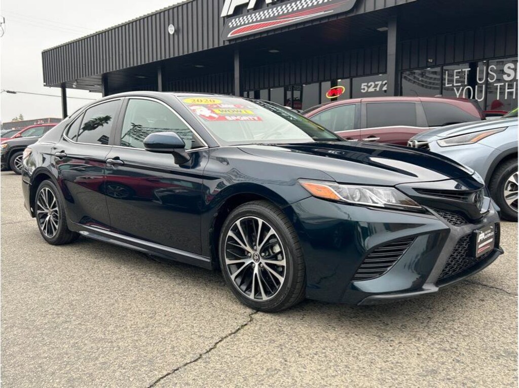 Used 2020 Toyota Camry SE Sedan