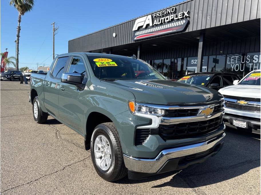 2025 Chevrolet Silverado 1500 LT Crew Cab Short Box's photo