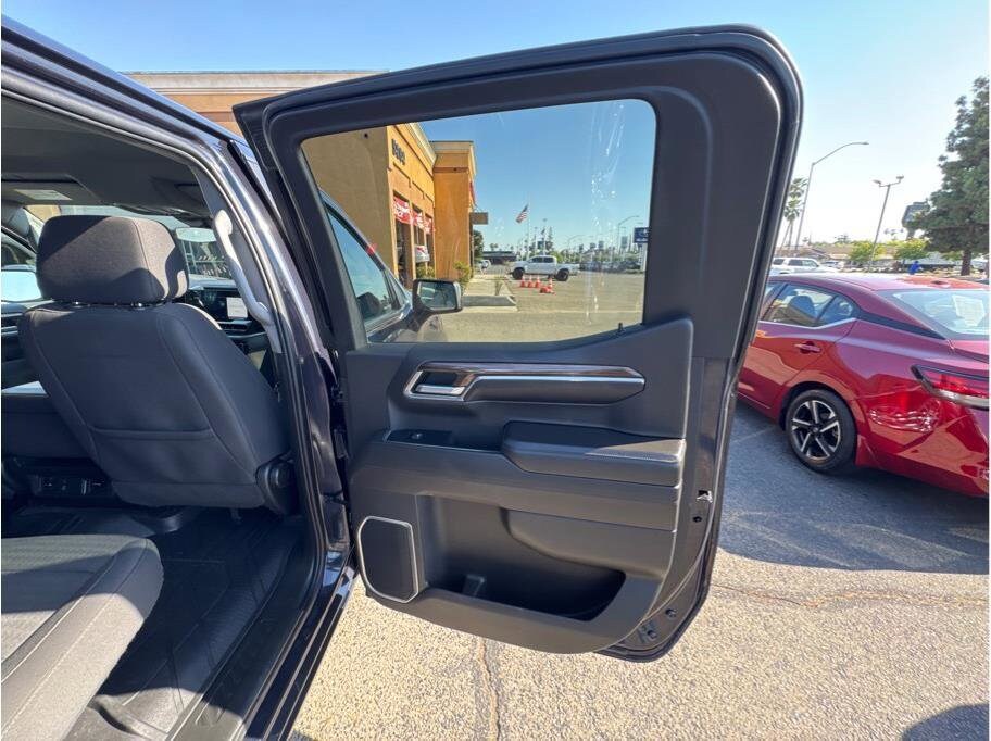 2022 Chevrolet Silverado 1500 LT - Photo 11