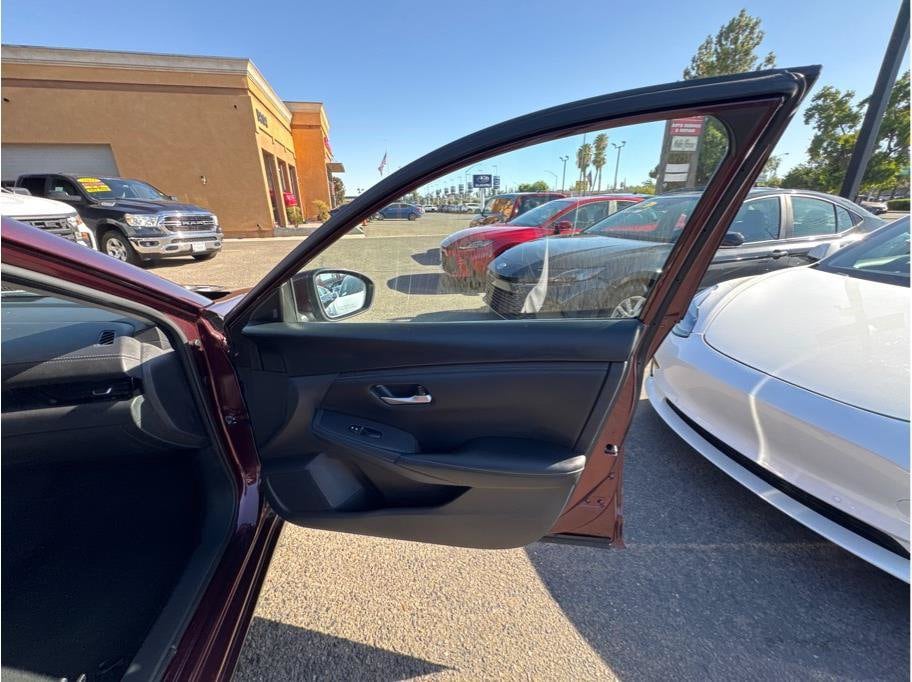 2025 Nissan Sentra SV - Photo 9