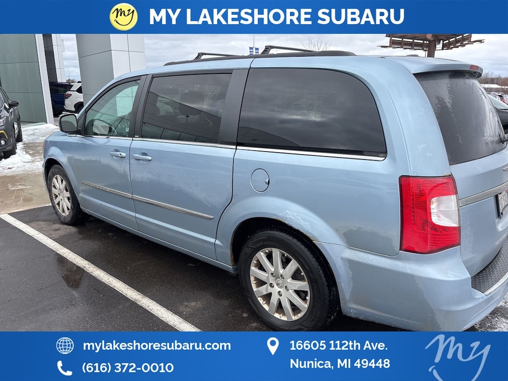 2013 Chrysler Town & Country Touring photo 4