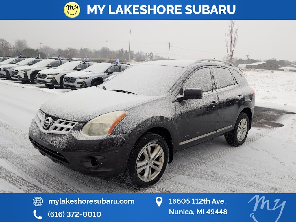 2013 Nissan Rogue SV photo 2