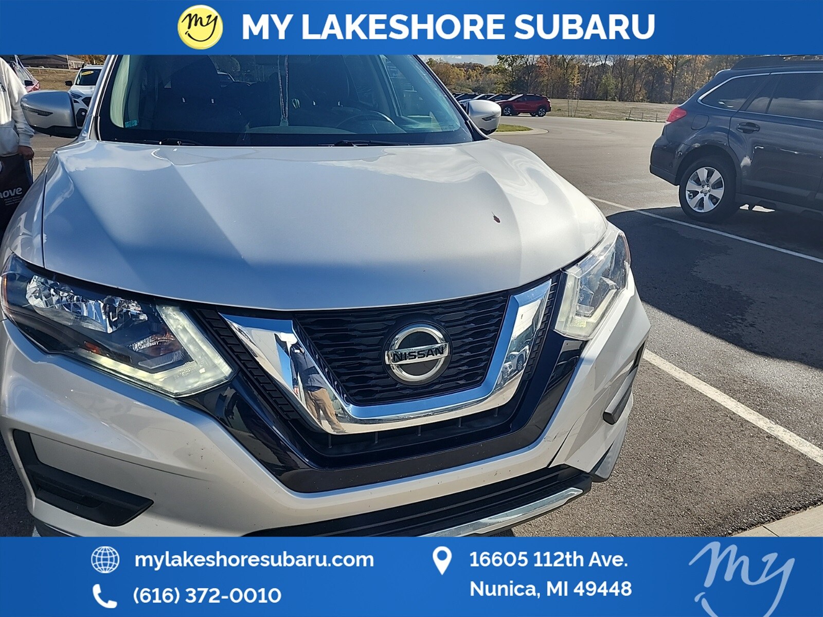 2018 Nissan Rogue SV photo 2