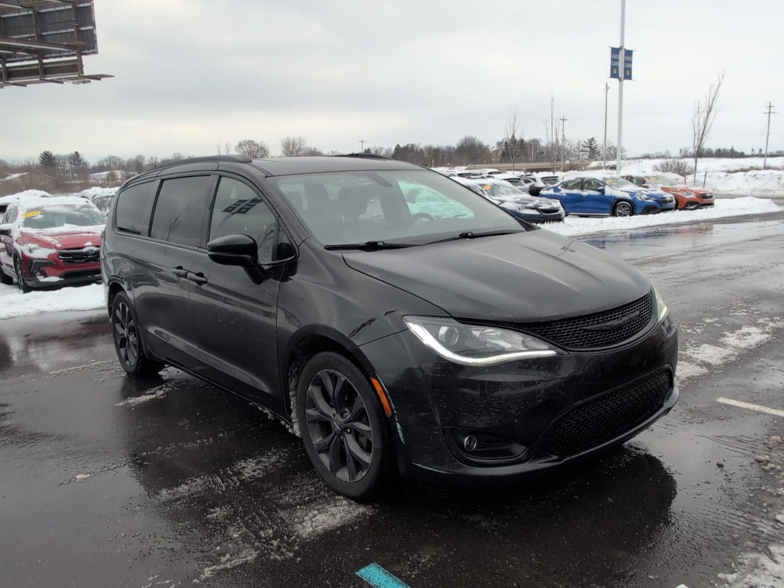 2020 Chrysler Pacifica Limited's photo