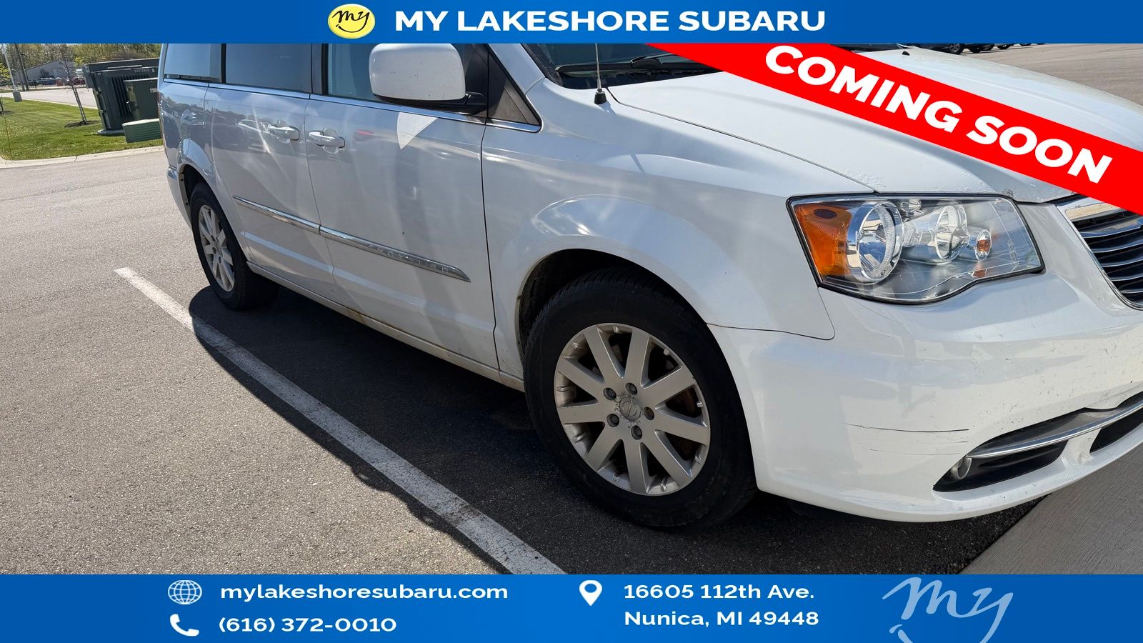 2014 Chrysler Town & Country Touring's photo
