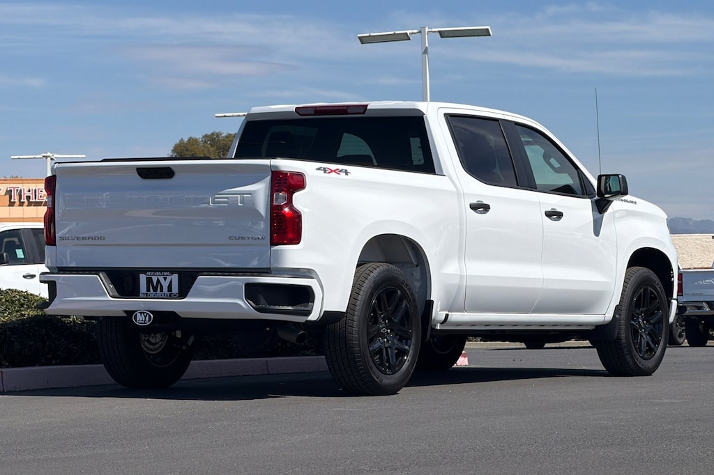 New 2026 Chevrolet Silverado 1500 Custom Truck Crew Cab