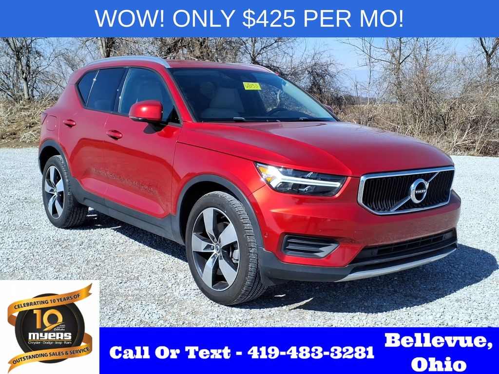 2019 Volvo XC40 T4 Momentum's photo