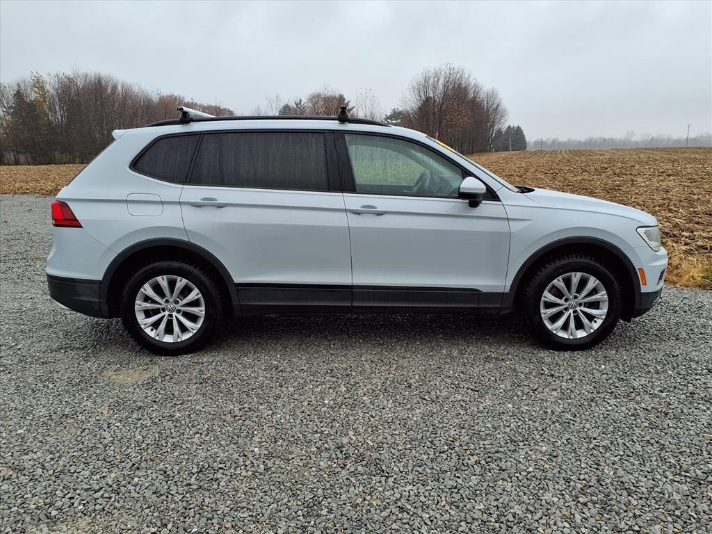 2019 Volkswagen Tiguan S photo 2