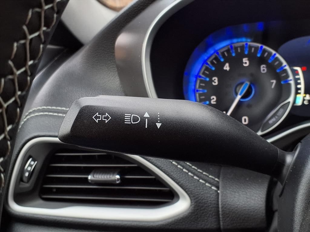 2026 Chrysler Pacifica Select - Photo 15