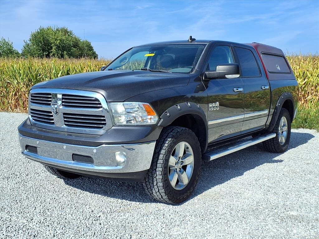 2017 Ram 1500 SLT photo 3