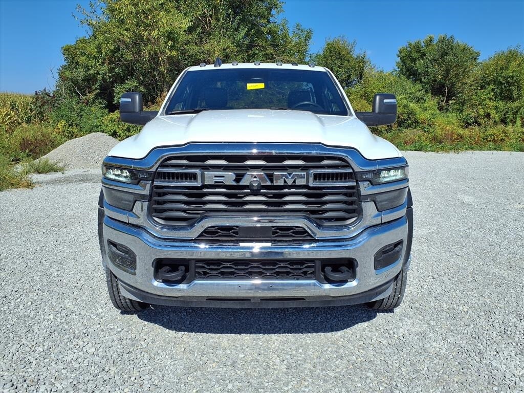 2025 Ram 5500 Tradesman photo 3