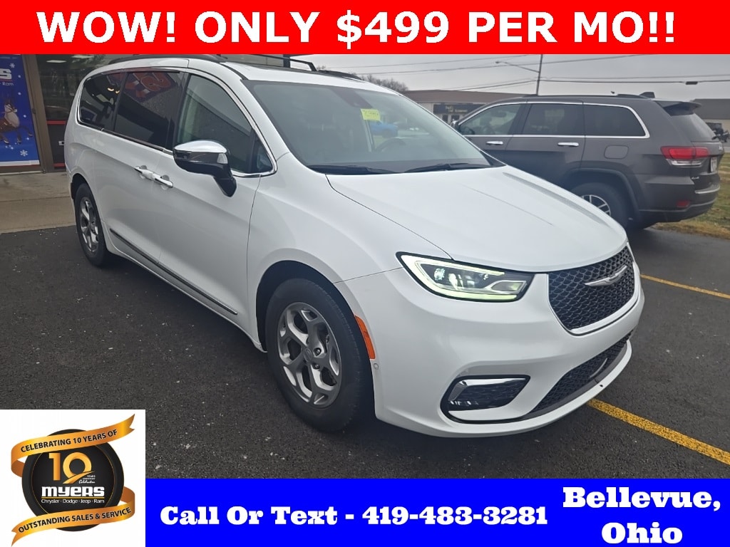 2023 Chrysler Pacifica Limited's photo