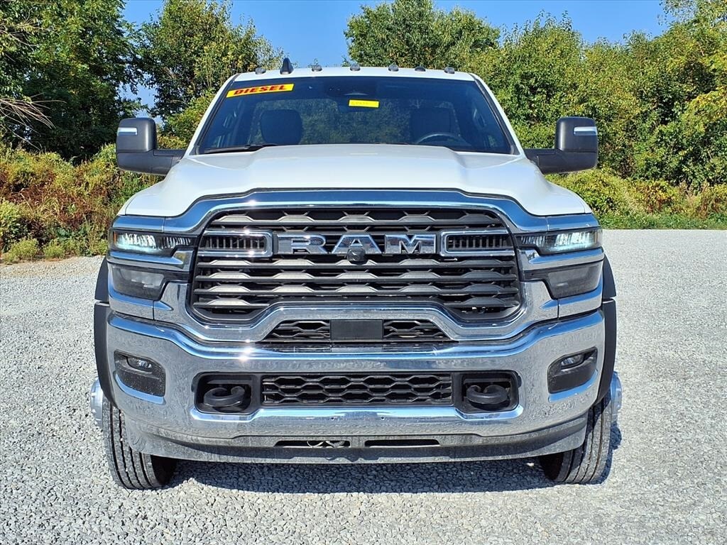 2025 Ram 5500 Tradesman photo 3