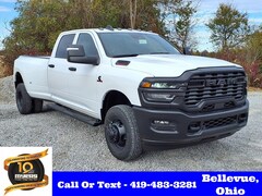 2026 Ram 3500 TRADESMAN CREW CAB 4X4 8' BOX Pickup