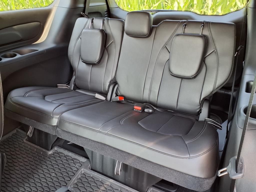2025 Chrysler Pacifica Select - Photo 8