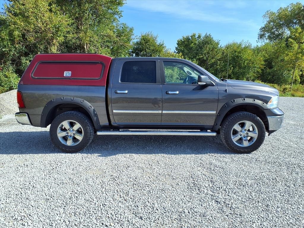 2017 Ram 1500 SLT photo 4