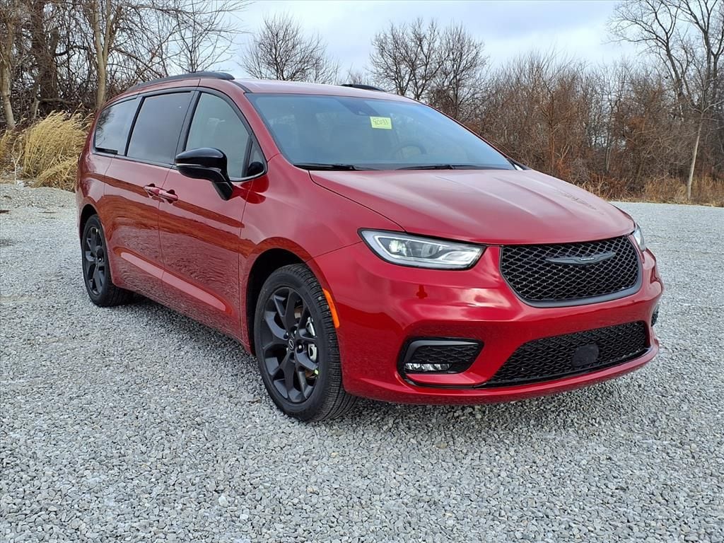New 2026 Chrysler Pacifica SELECT Passenger Van