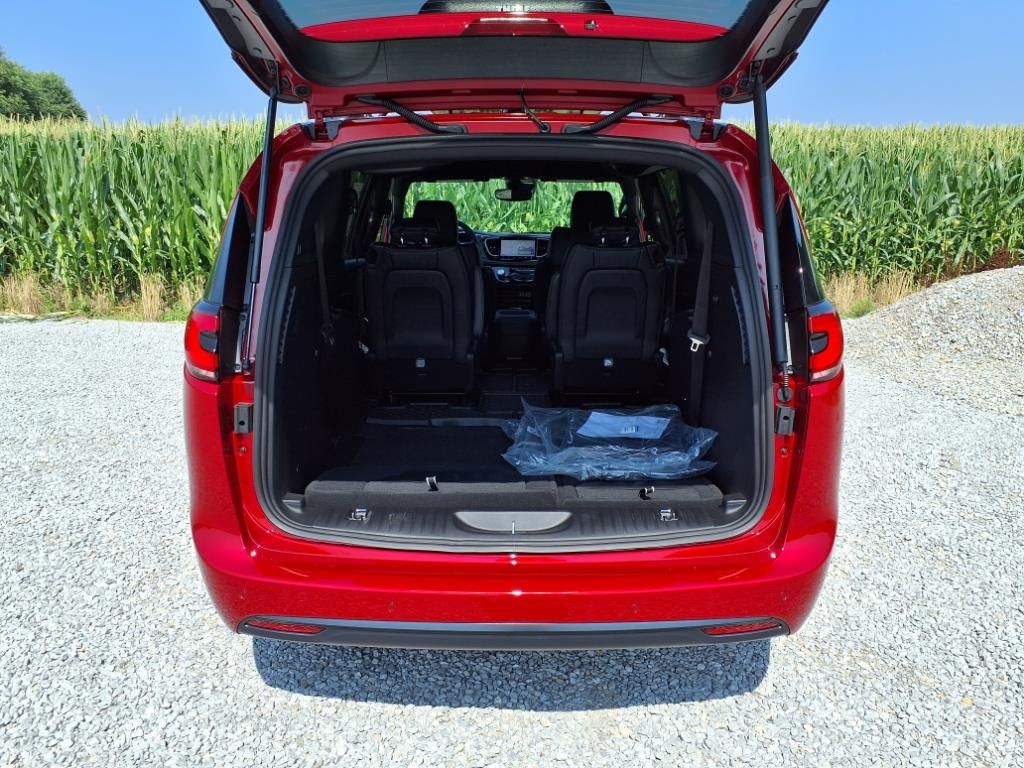 2025 Chrysler Pacifica Select - Photo 32