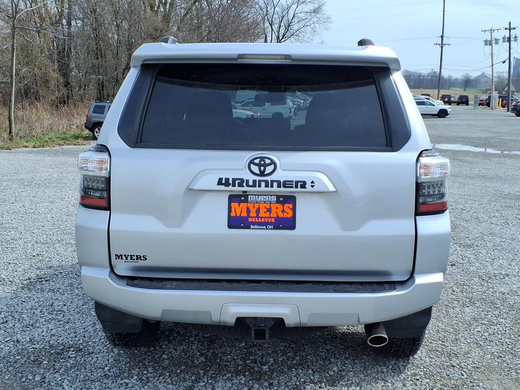 2021 Toyota 4Runner SR5 - Photo 7