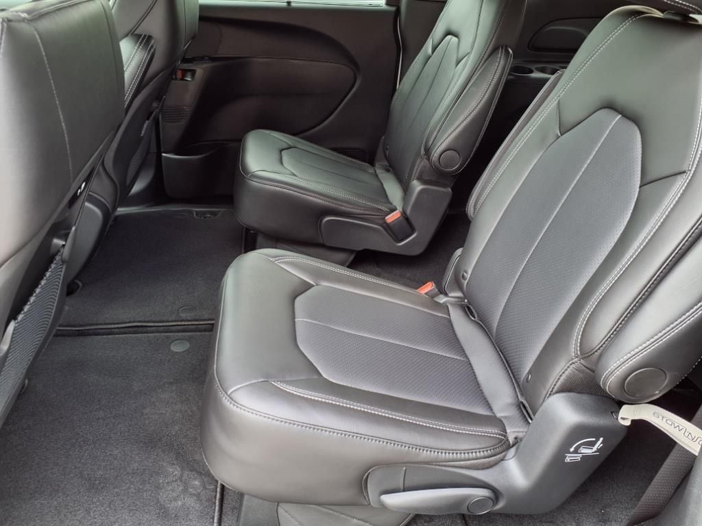 2025 Chrysler Pacifica Select - Photo 7