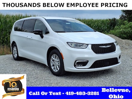 2025 Chrysler Pacifica SELECT Passenger Van