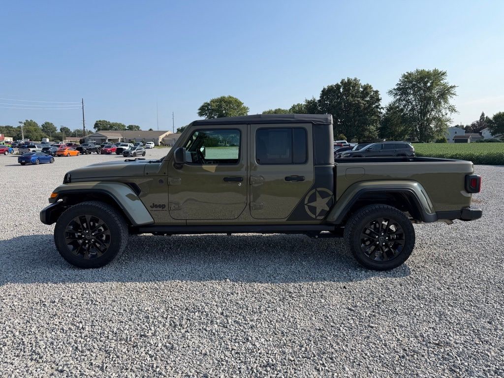 Used 2025 Jeep Gladiator Sport Truck Crew Cab