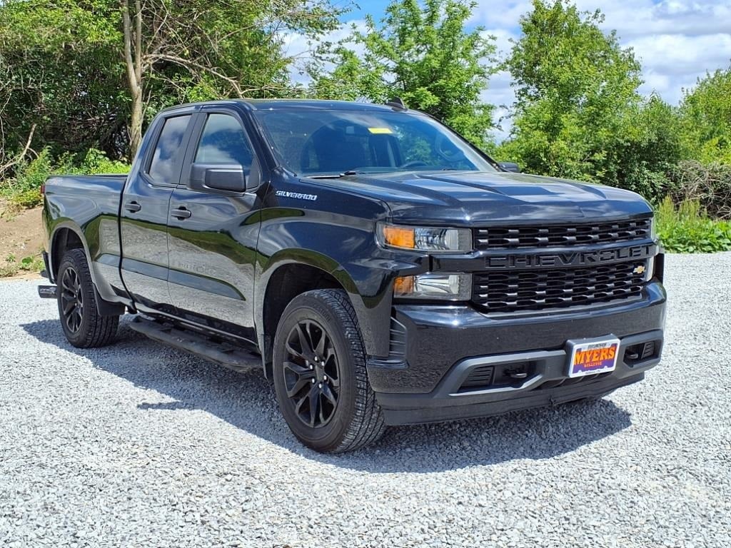 Used 2020 Chevrolet Silverado 1500 Custom with VIN 1GCRYBEK2LZ216793 for sale in Bellevue, OH