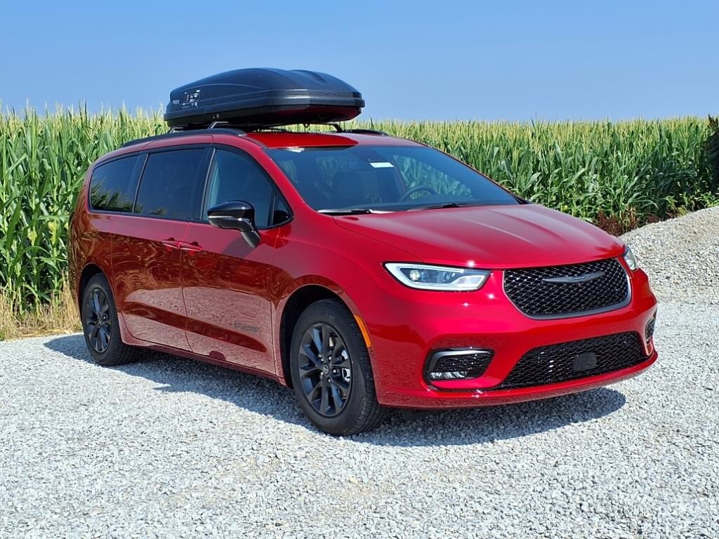 2025 Chrysler Pacifica photo 2