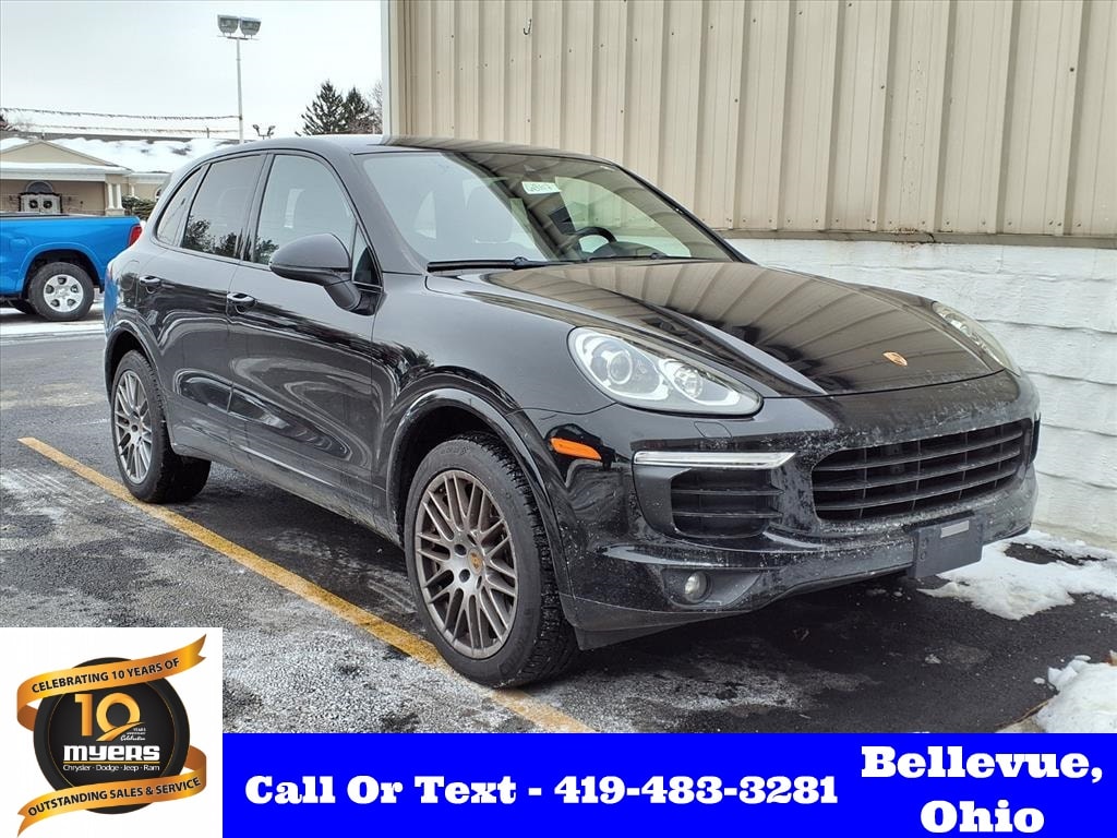 2017 Porsche Cayenne Platinum Edition's photo
