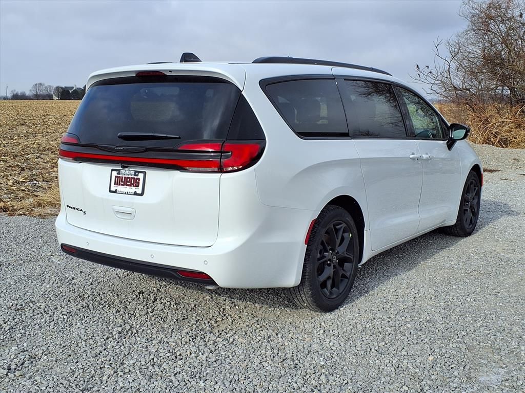 2026 Chrysler Pacifica Select - Photo 29