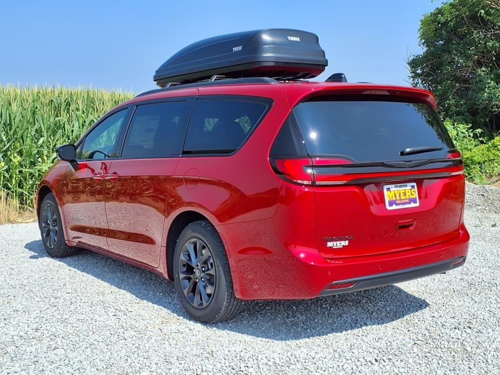 2025 Chrysler Pacifica Select - Photo 34
