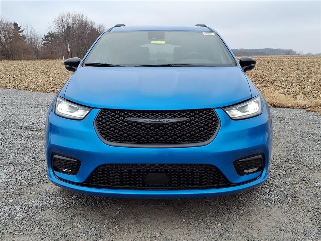 New 2026 Chrysler Pacifica SELECT Passenger Van