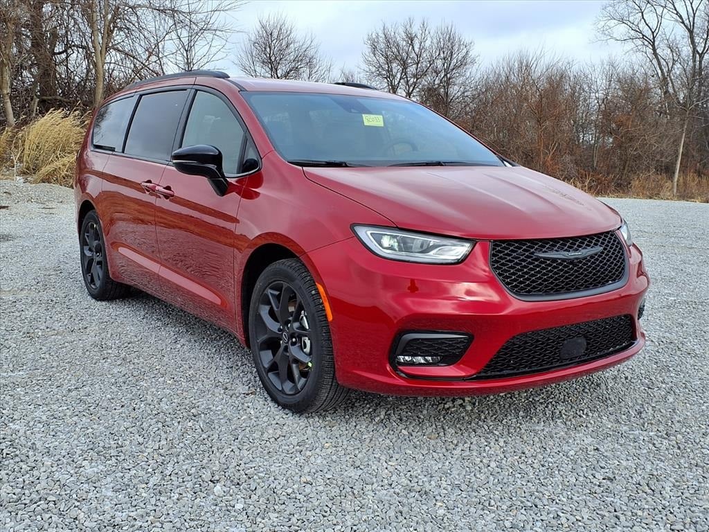 New 2026 Chrysler Pacifica SELECT Passenger Van