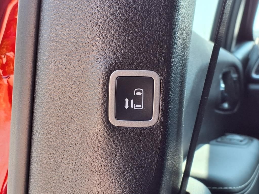 2025 Chrysler Pacifica Select - Photo 9