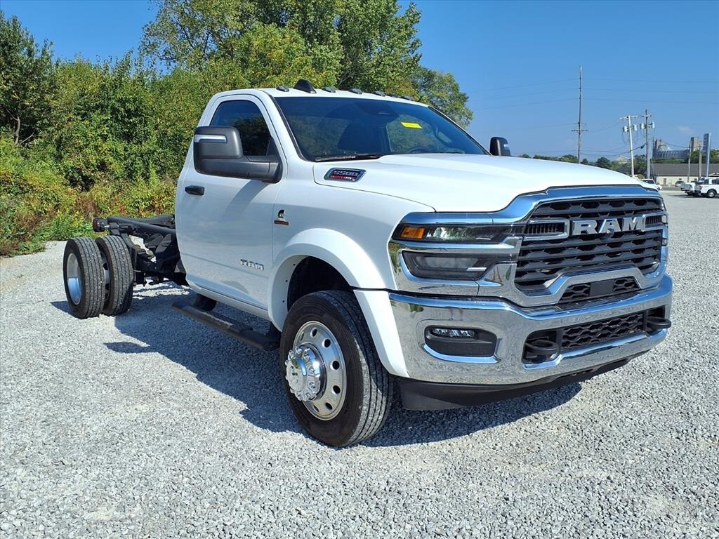 2025 Ram 5500 Tradesman photo 2