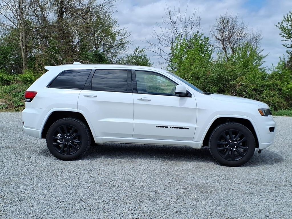 Used 2021 Jeep Grand Cherokee Laredo SUV
