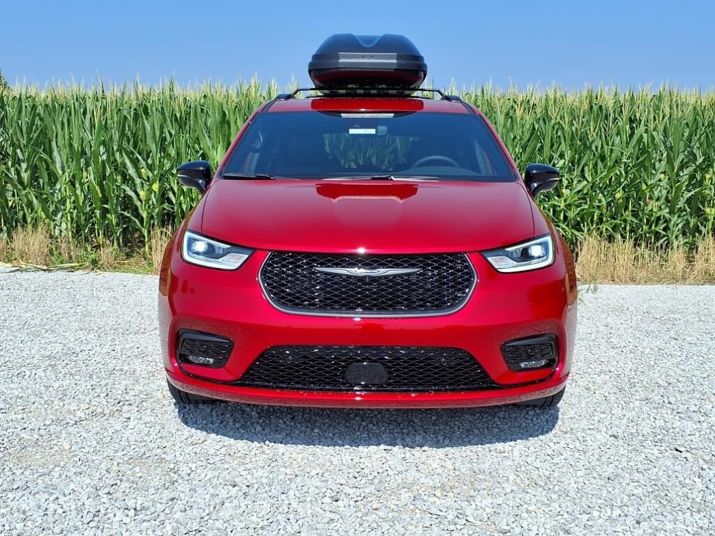 2025 Chrysler Pacifica photo 3