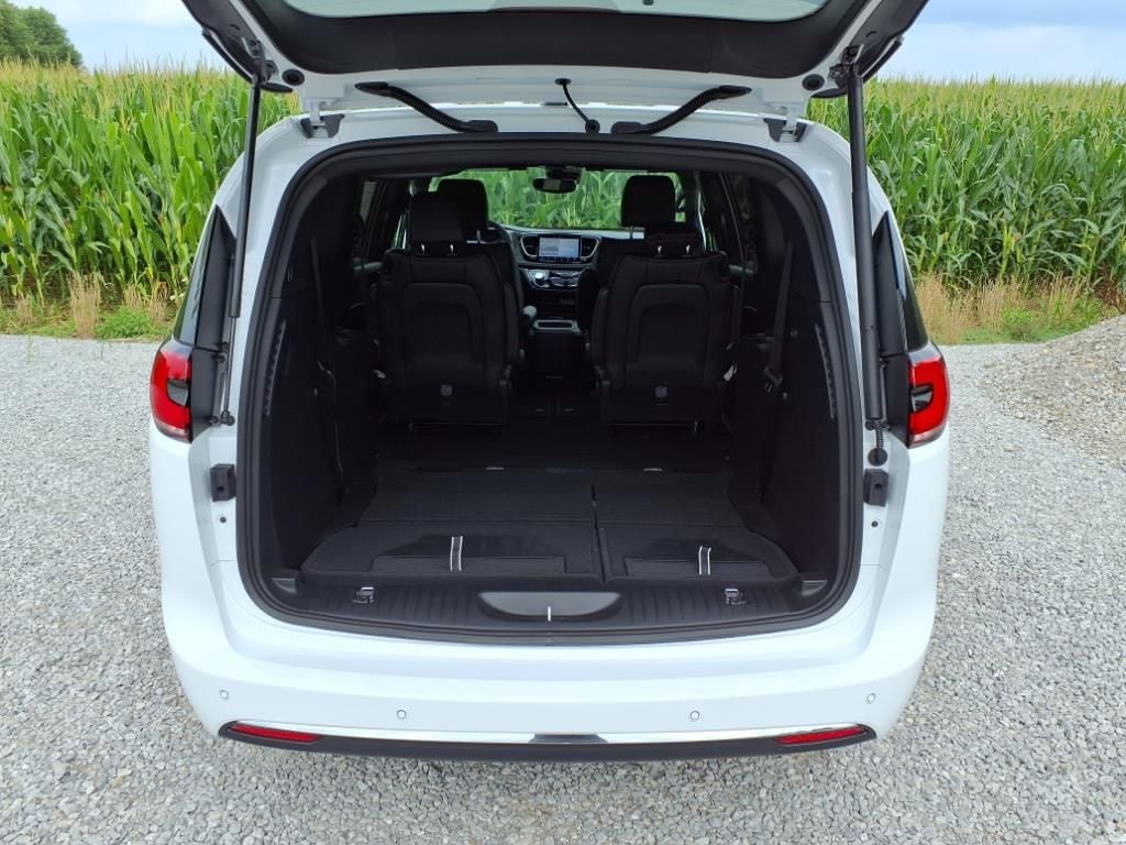 2025 Chrysler Pacifica Select - Photo 31