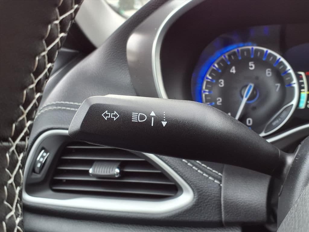 2026 Chrysler Pacifica Select - Photo 17