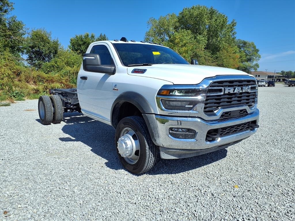2025 Ram 5500 Tradesman photo 2