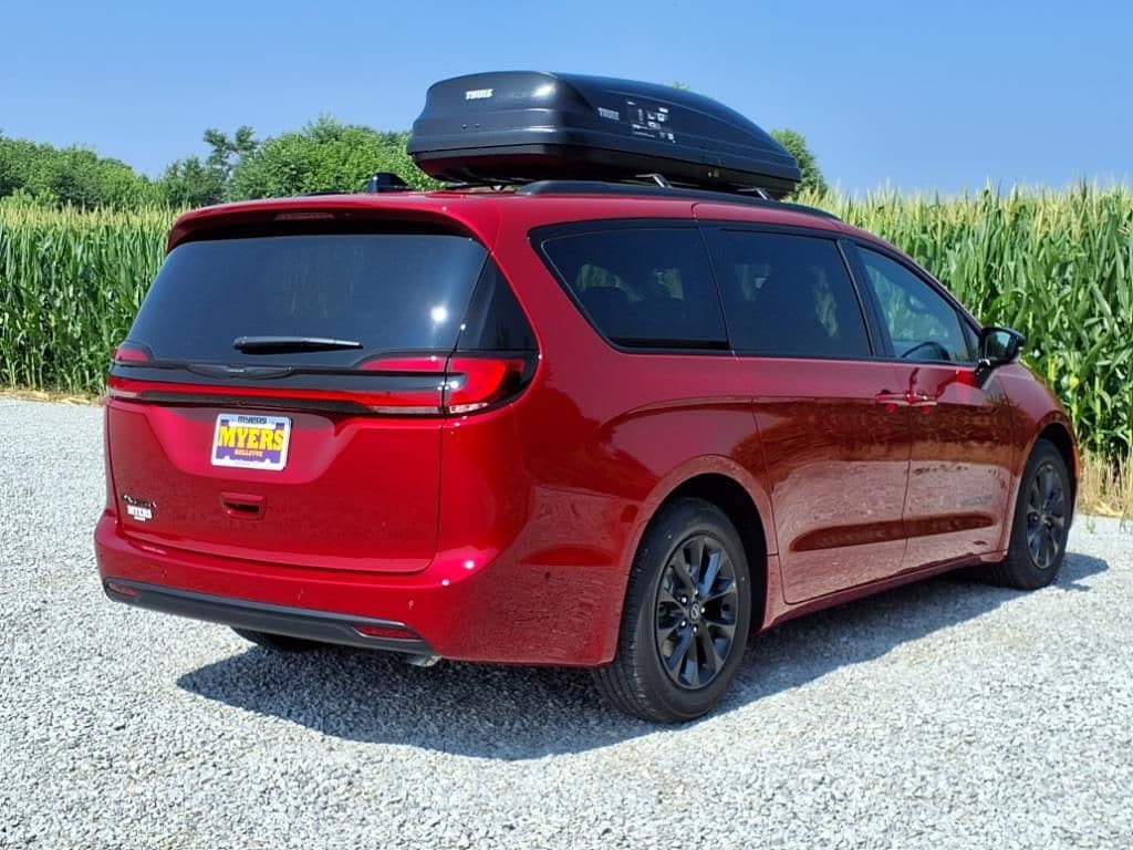2025 Chrysler Pacifica Select - Photo 30