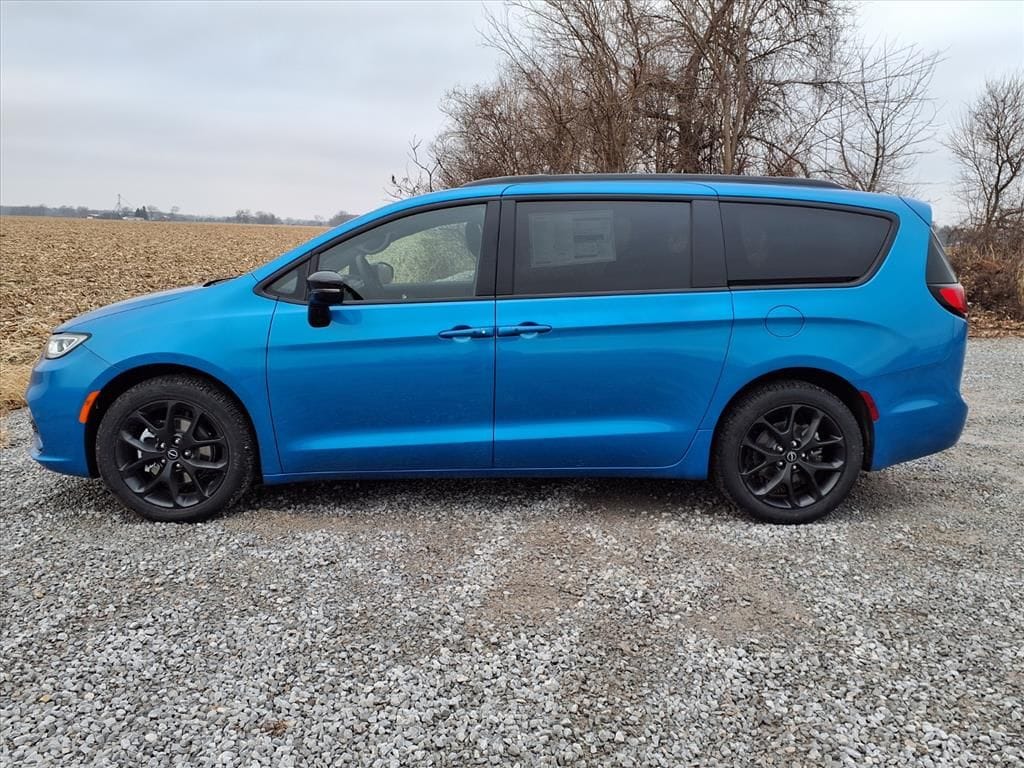 2026 Chrysler Pacifica Select - Photo 32