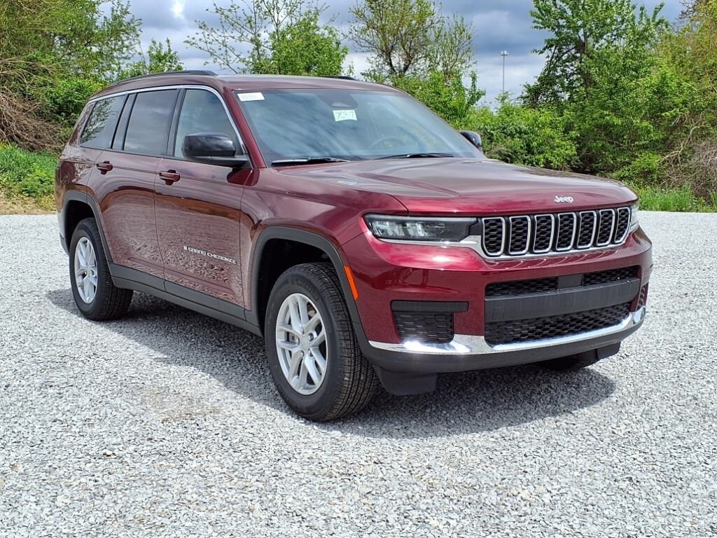 2025 Jeep Grand Cherokee Laredo photo 2