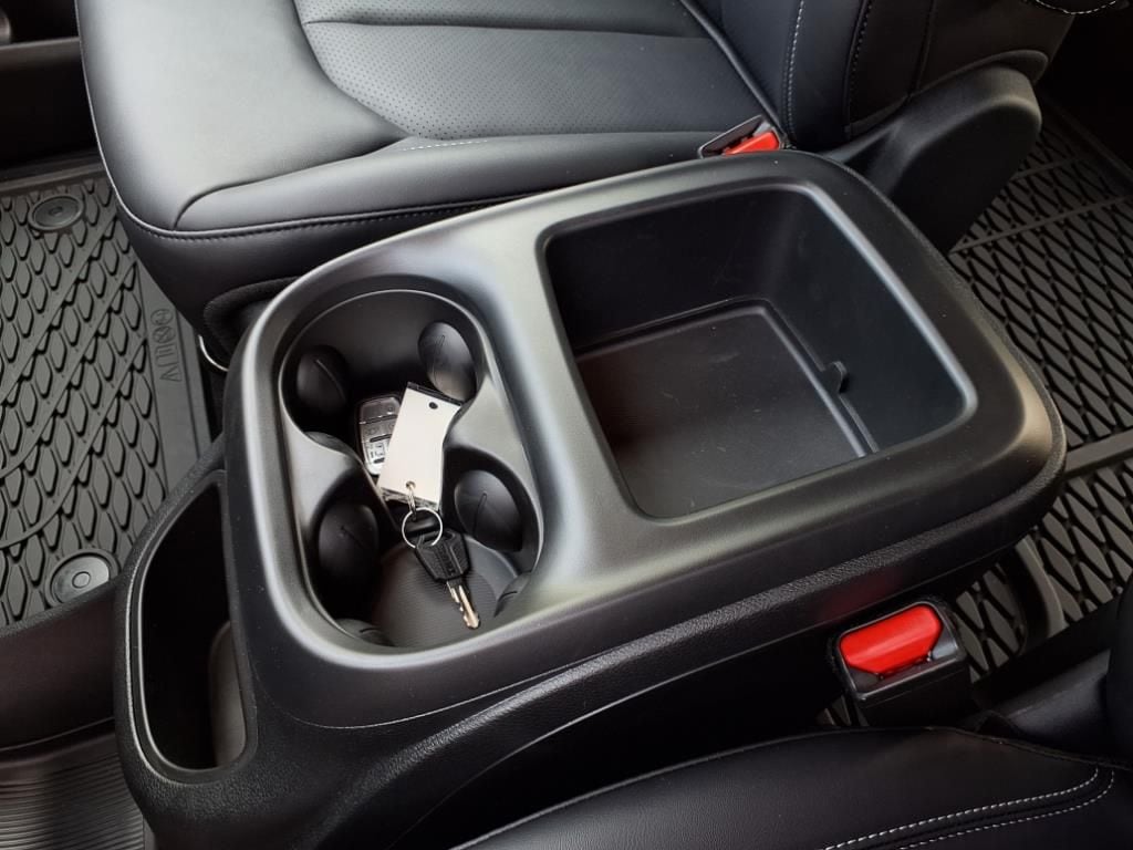 2025 Chrysler Pacifica Select - Photo 16