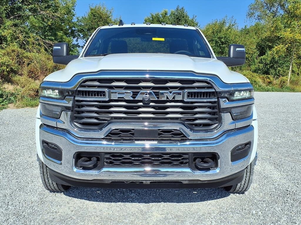 2025 Ram 5500 Tradesman photo 3