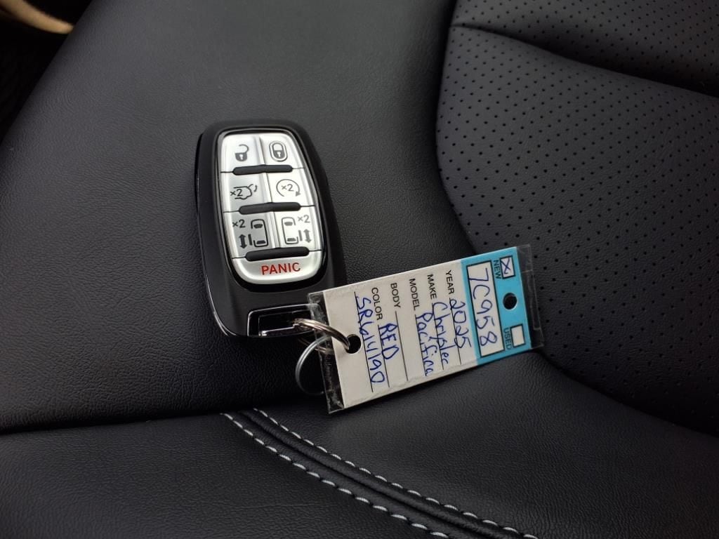 2025 Chrysler Pacifica Select - Photo 17