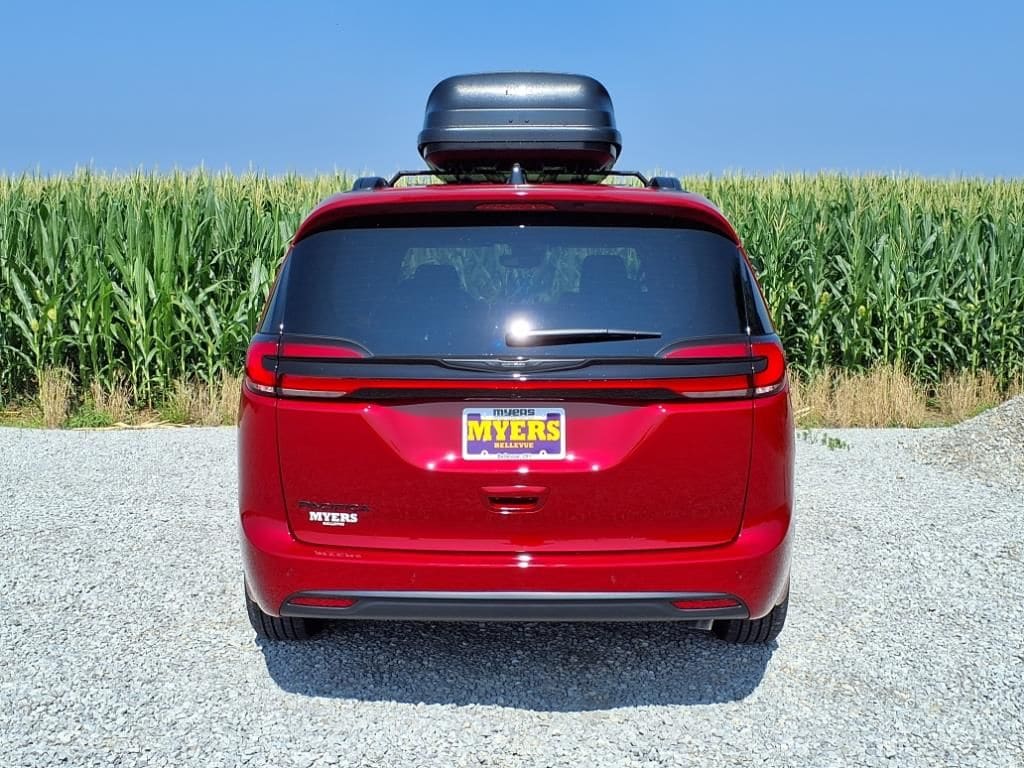 2025 Chrysler Pacifica Select - Photo 31